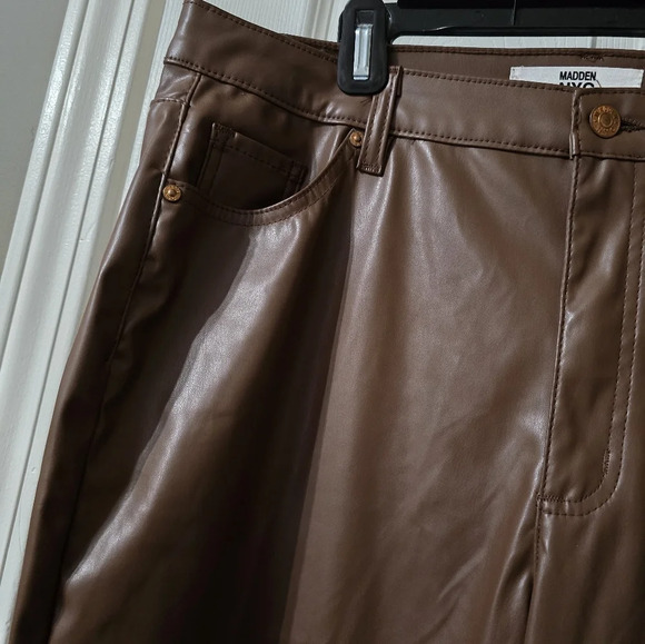 NWOT Madden NYC Brown Faux Leather Straight-Leg Pants, Relaxed Fit, Size 17. - Picture 4 of 12